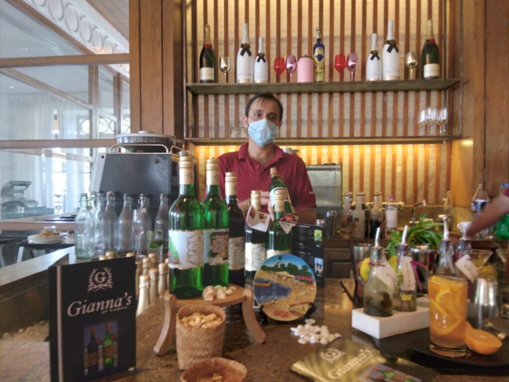 Giannas-port-wine-being-served