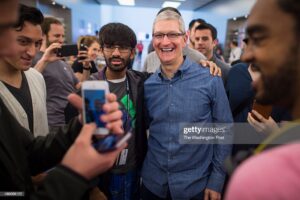 Apples-Tim-Cook-with-customers-