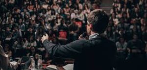 Elon-Musk-pitching-to-customers.
