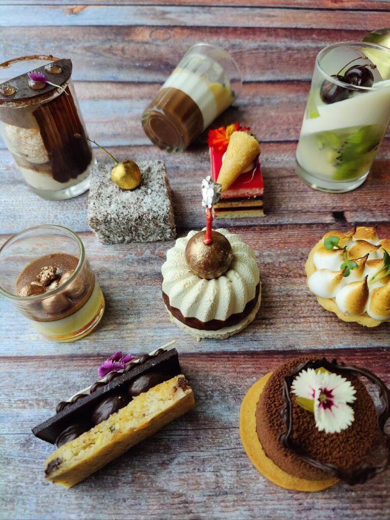 cheflife-pastrychef-chefjobs-hotelier-pastrypassion-cakeporn-instaart-colours-summer-macarons-magnum-citrus-chocolateart-2