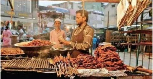 Biryani-and-Kababs-on-Street-vendors-platter.