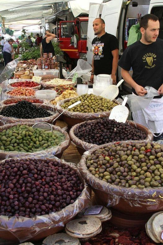 Grocery-store-Gourmet-and-fmcg-industry